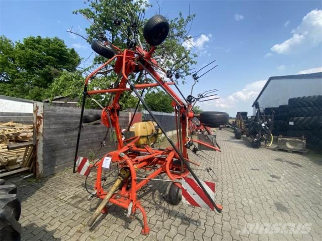 Fella TH 800 Okretači i sakupljači sijena