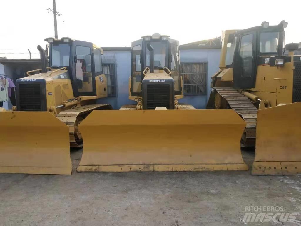CAT D5M Buldožeri gusjeničari