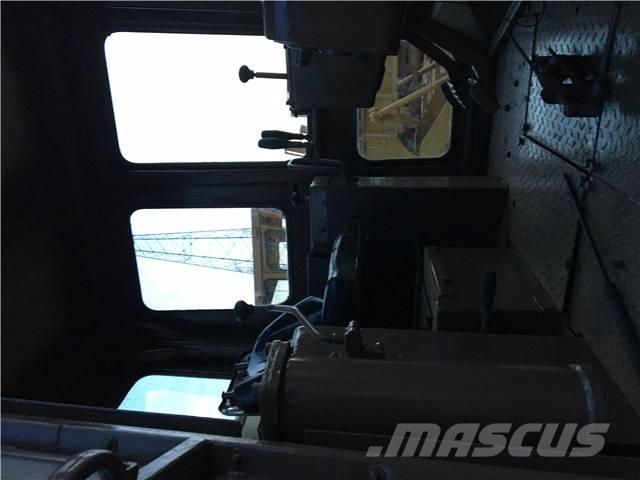 CAT D6D Buldožeri gusjeničari