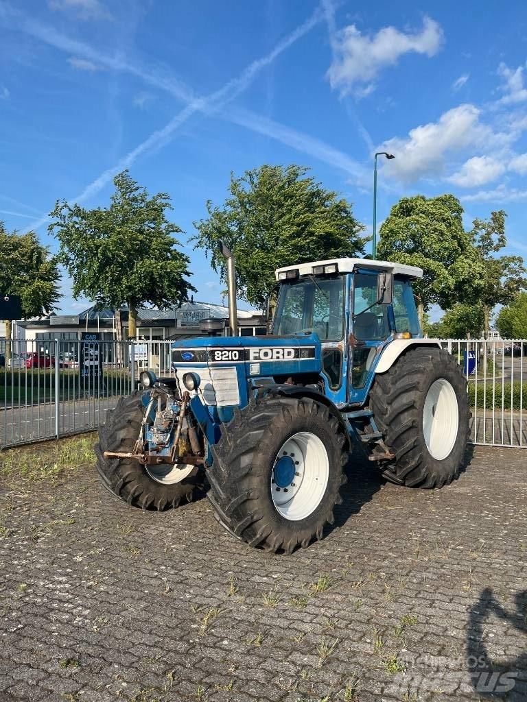 Ford 8210 III Traktori