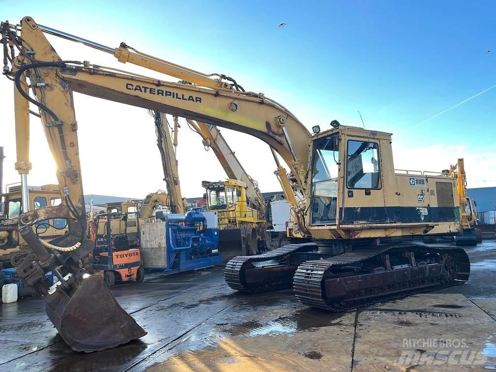 CAT 225 Bageri gusjeničari