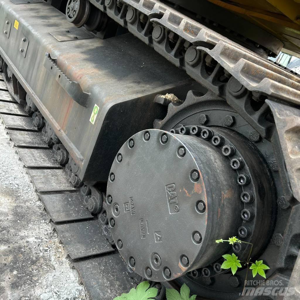 CAT 330D2 Bageri gusjeničari