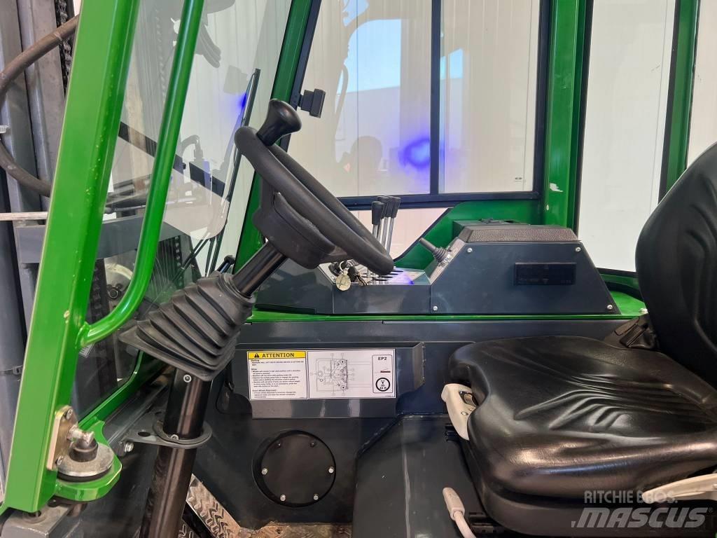 Combilift CBE2500 Viličari sa 4-stranskim dohvatom