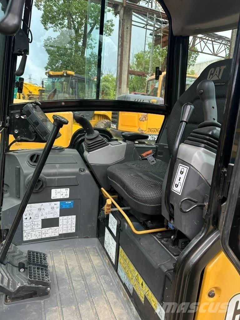 CAT 302 Mini bageri <7t