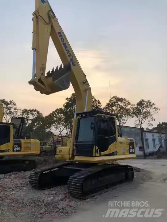 Komatsu PC200-8 Bageri gusjeničari
