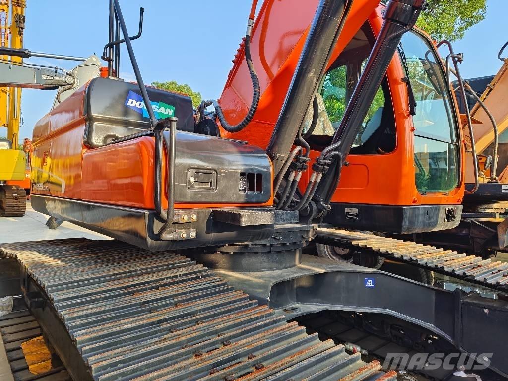Doosan DX 225 LC Bageri gusjeničari