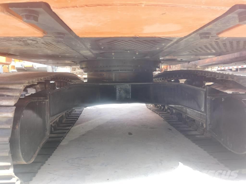 Hitachi ZX 210 Bageri gusjeničari