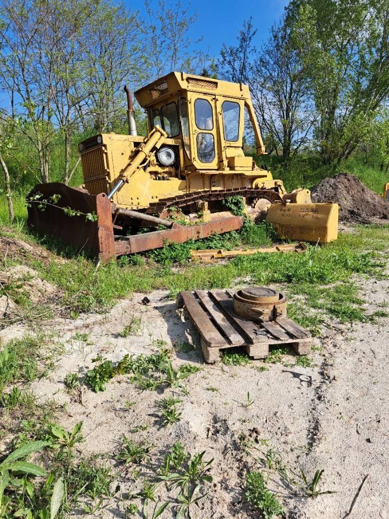 Komatsu D85A Buldožeri gusjeničari