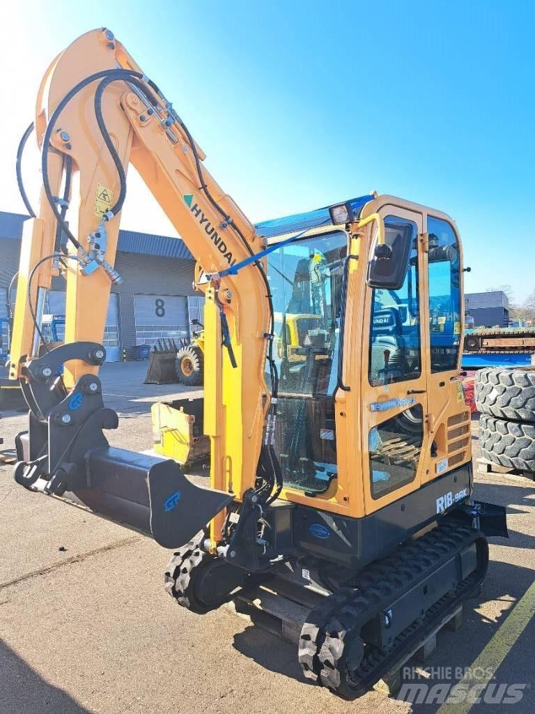 Hyundai R18-9AK Mini bageri <7t