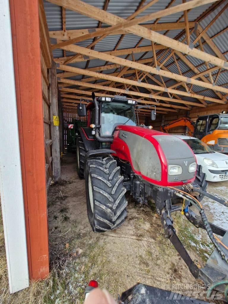 Valtra T 151 hitchec Traktori