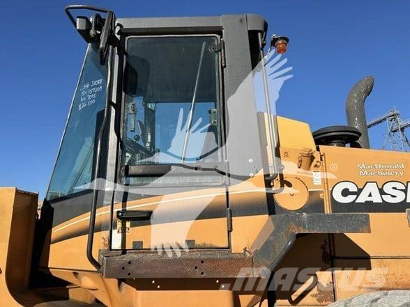 CASE 821C Utovarivači na kotačima