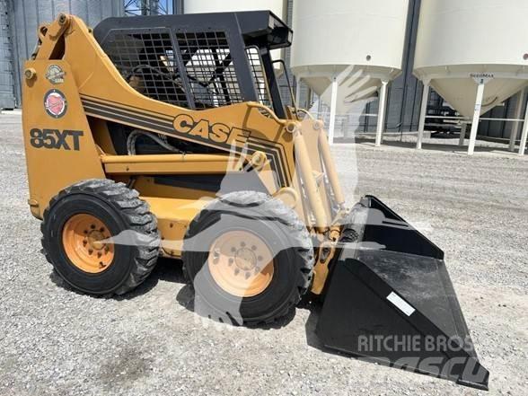 CASE 85XT Skid steer mini utovarivači