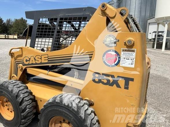 CASE 85XT Skid steer mini utovarivači