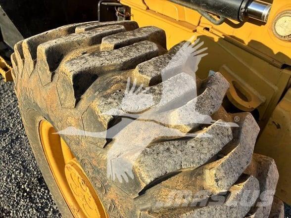 CAT 415F2 Utovarni rovokopači