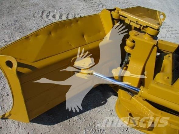 CAT D3G XL Buldožeri gusjeničari