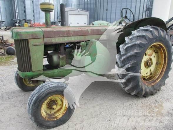 John Deere 820 Traktori