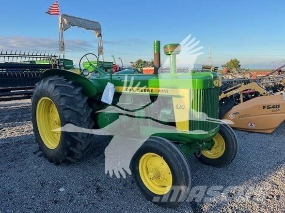 John Deere 820 Traktori