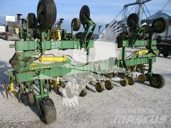 John Deere 85 Međuredni kultivatori