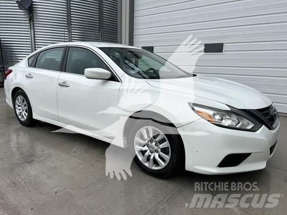 Nissan ALTIMA Automobili