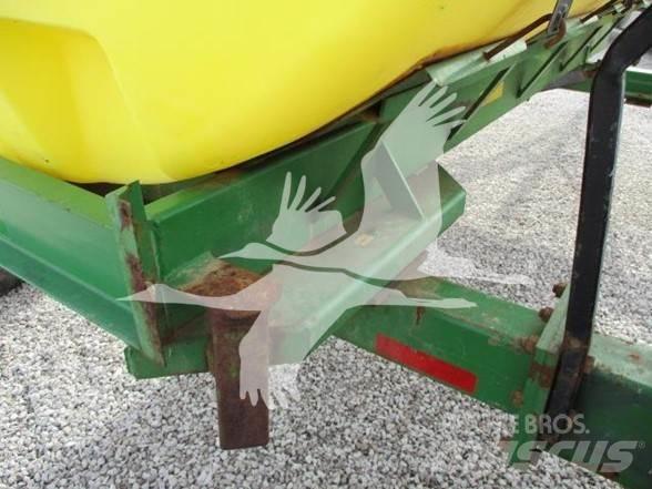 YETTER 1600 Rasipači mineralnog  gnojiva