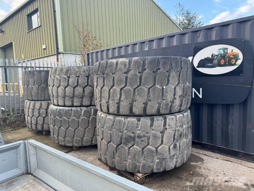 Develon DA 45 Gume, kotači i naplatci