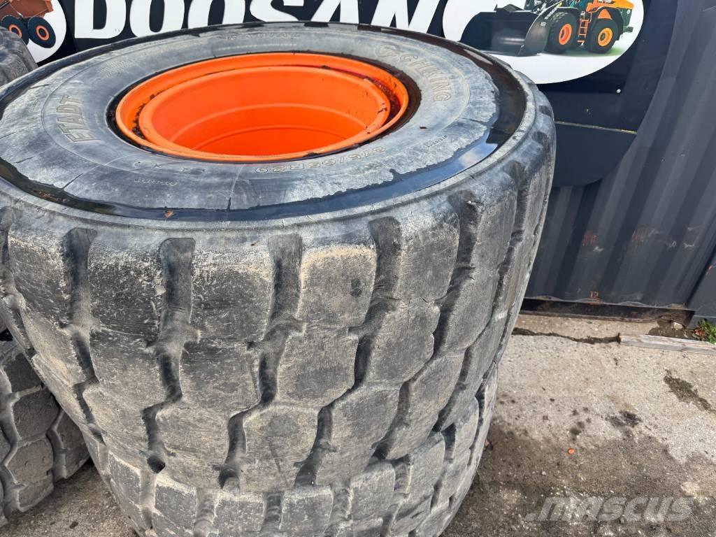 Develon DA 45 Gume, kotači i naplatci