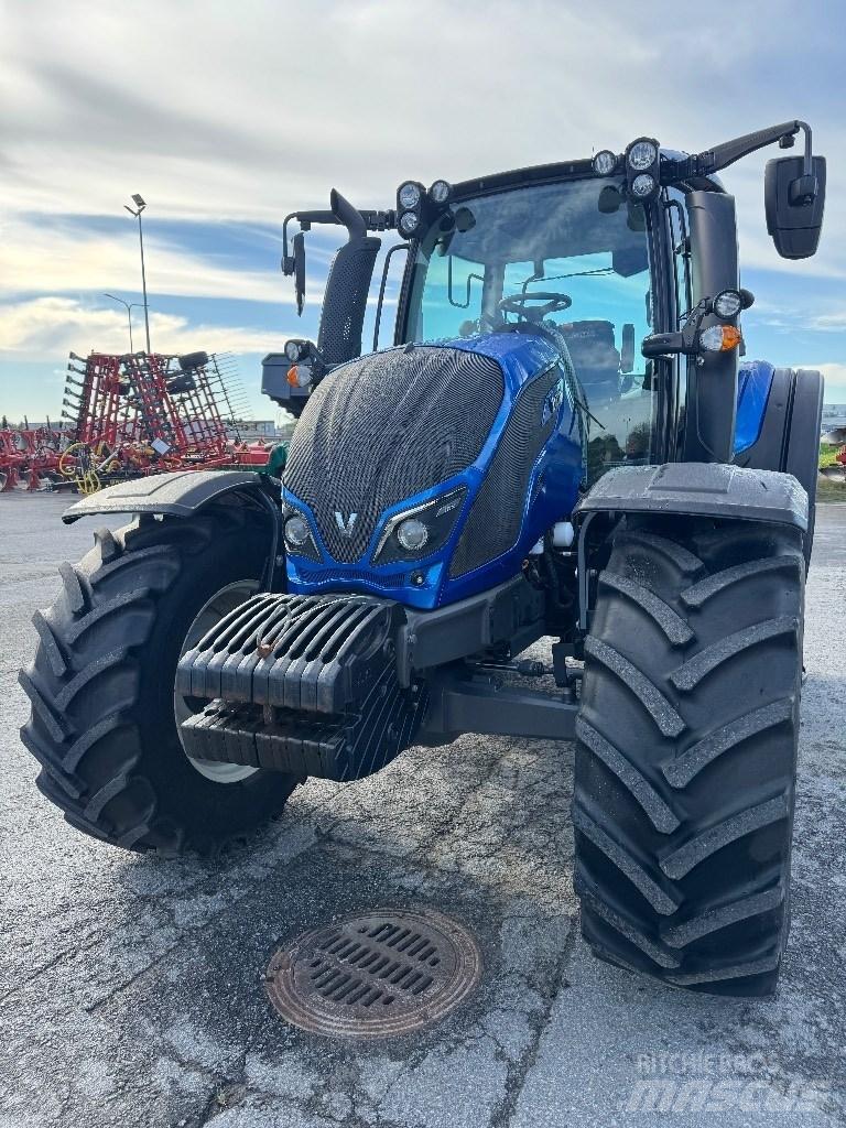 Valtra N 124 Traktori