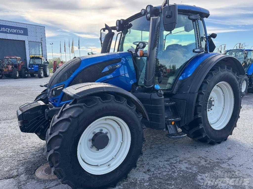 Valtra N 124 Traktori