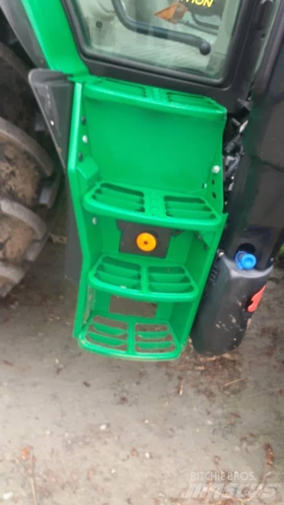 John Deere 6110 R Traktori
