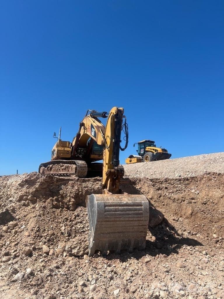 CAT 330 D L ME Bageri gusjeničari