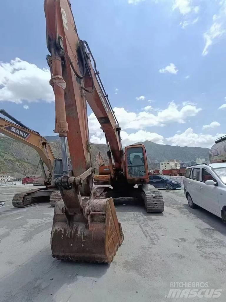 Doosan DX 225 Bageri gusjeničari