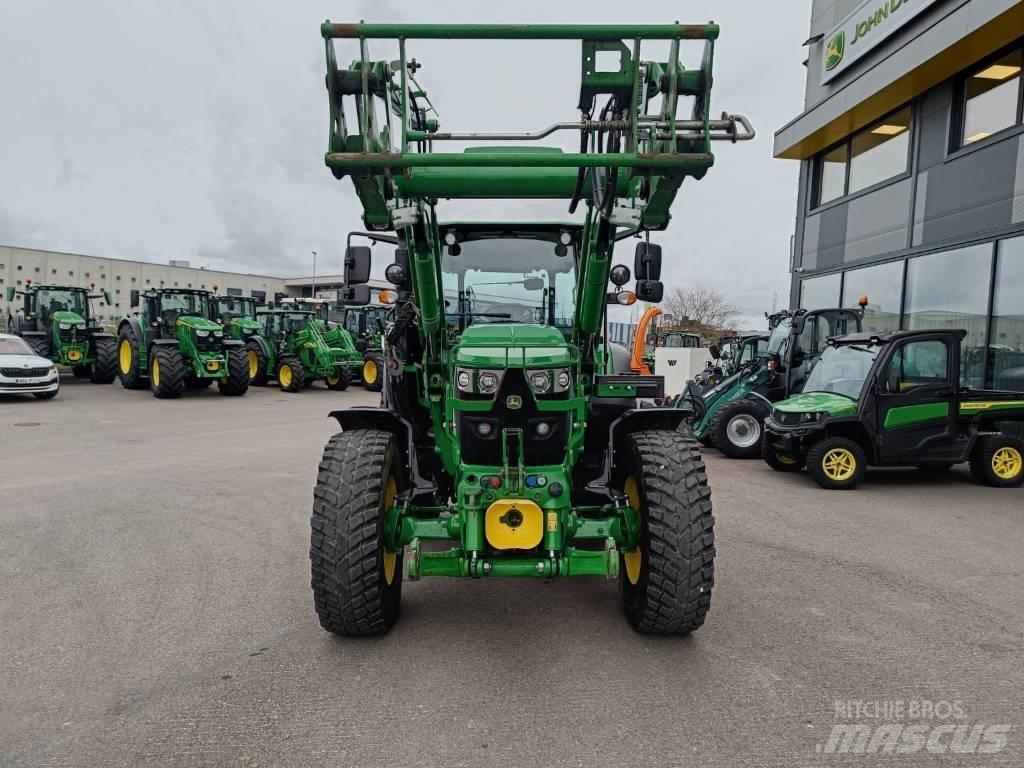 John Deere 6115 RC Traktori
