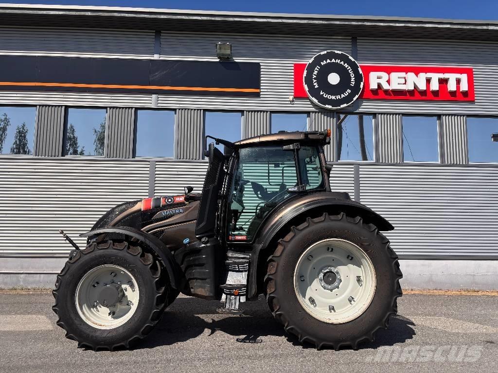 Valtra T 215 Versu Traktori