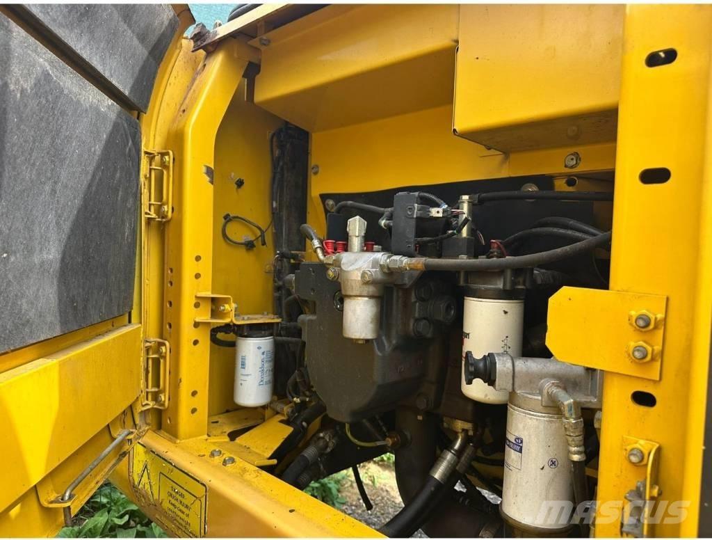 Komatsu PC 210 LC-11 Bageri gusjeničari