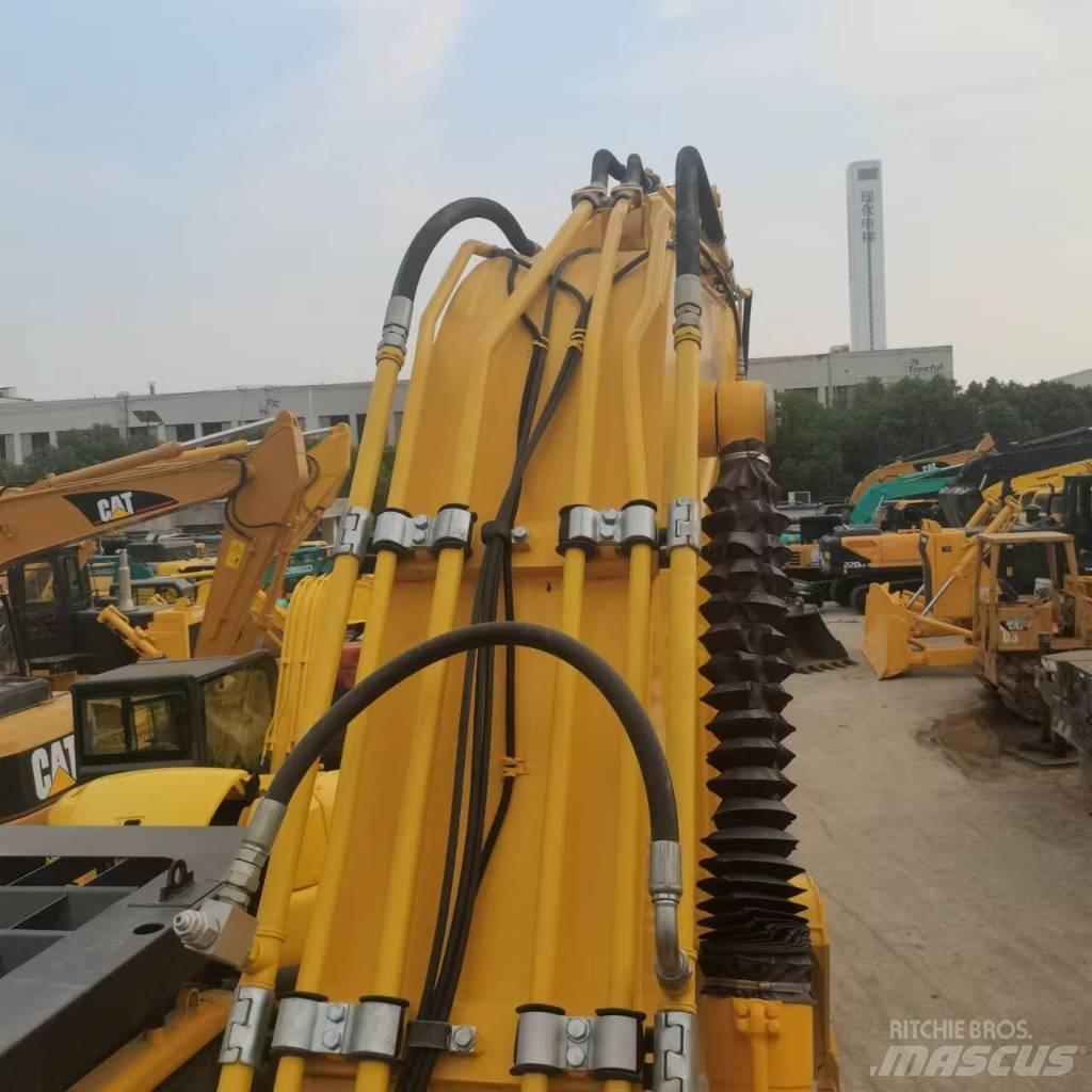 Komatsu PC 220-8 Bageri gusjeničari