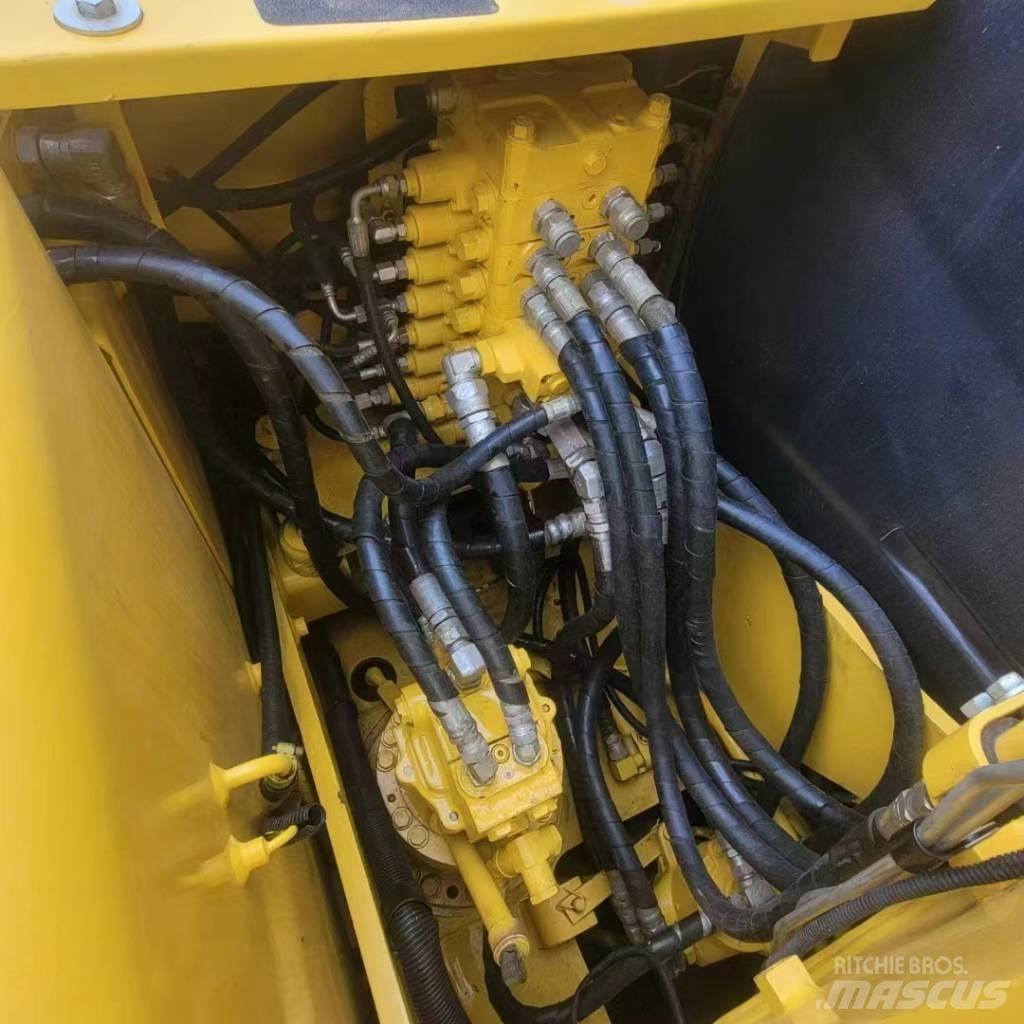 Komatsu PC 130 Bageri gusjeničari