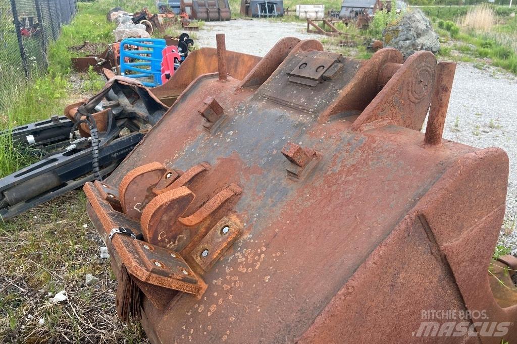 Liebherr R 946 Bageri gusjeničari