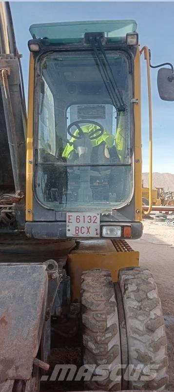Volvo 180 Giratoria Bageri na kotačima