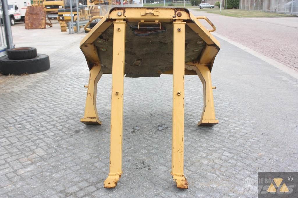 CAT D8N O-rops cab Kabine i unutrašnjost
