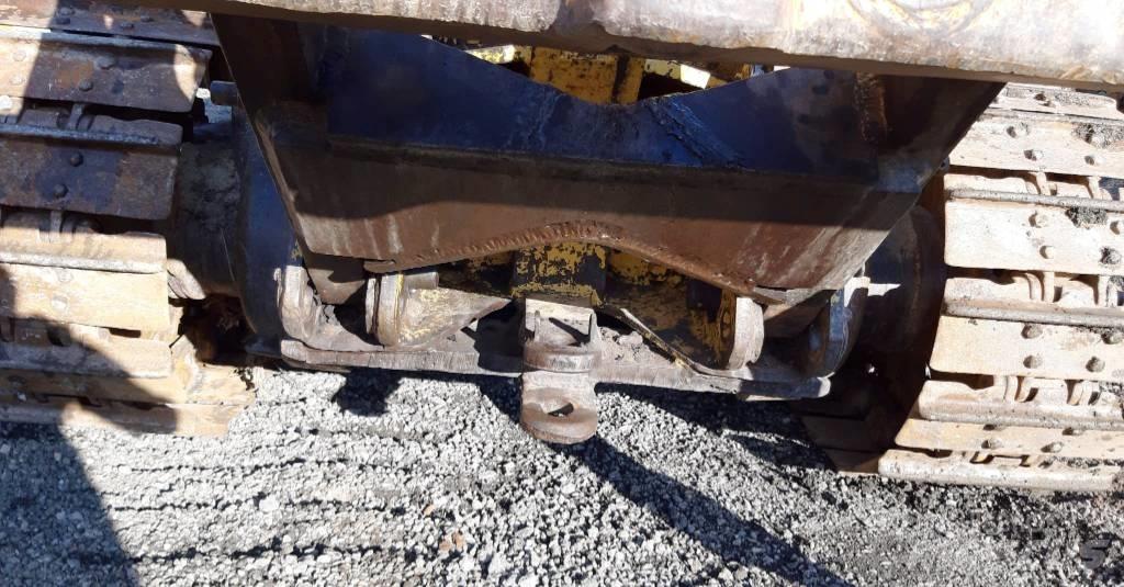 Komatsu D58E-1 Buldožeri gusjeničari