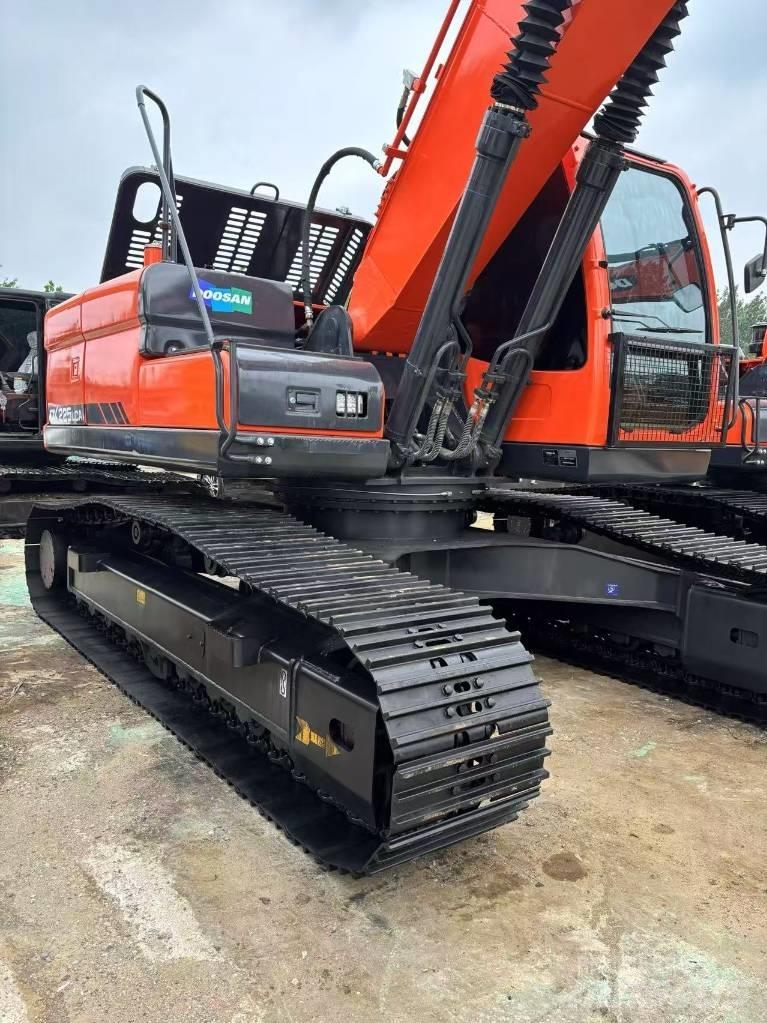 Doosan 225 LCA Bageri gusjeničari