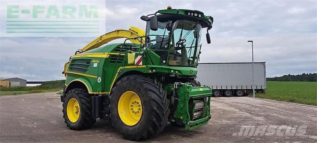 John Deere 8400 Strojevi za krmu na vlastiti pogon