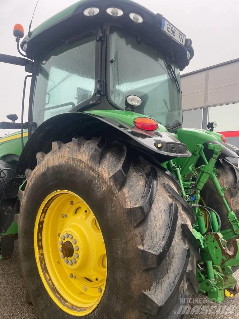 John Deere 8310 R Traktori