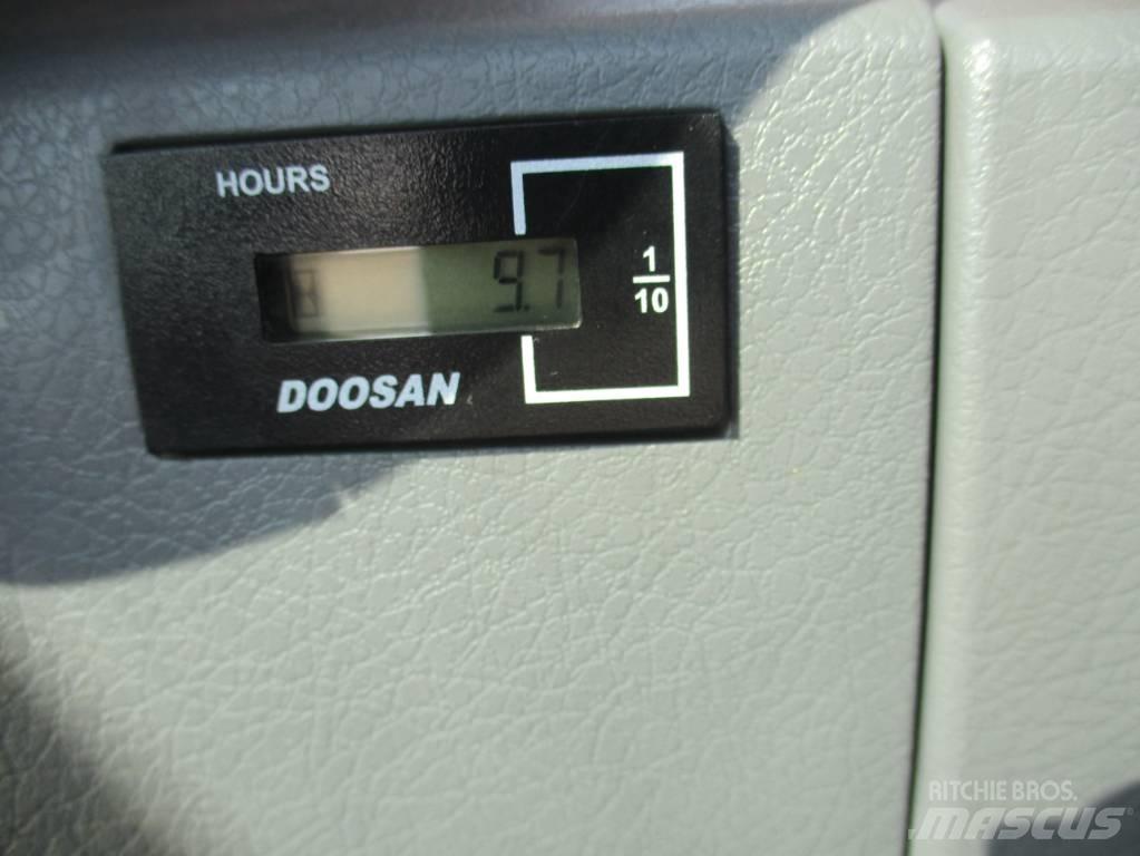Doosan DX 225 LCA Bageri gusjeničari