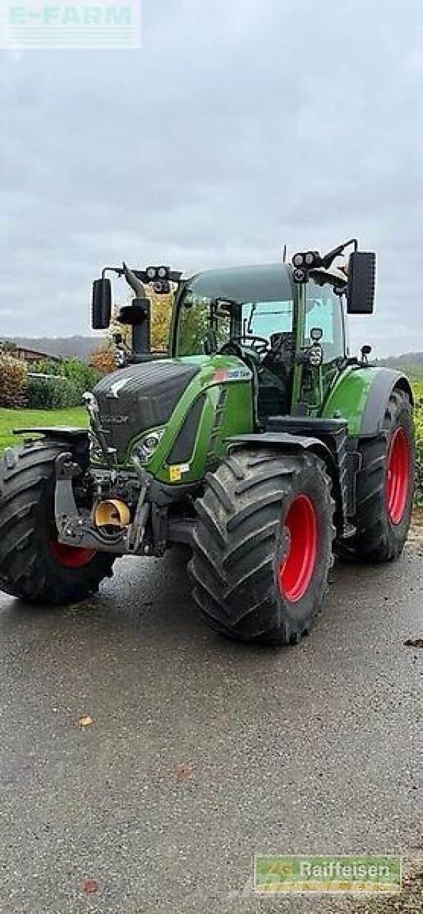 Fendt 724 vario Traktori