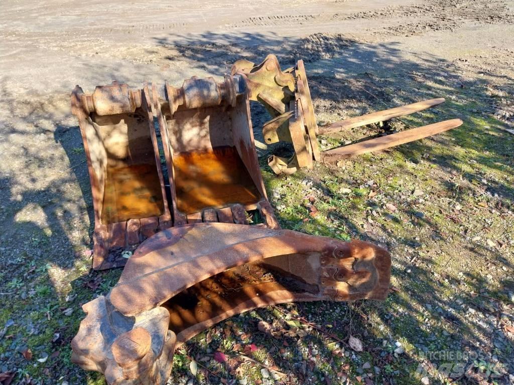 Komatsu PW98MR-10 Bageri na kotačima
