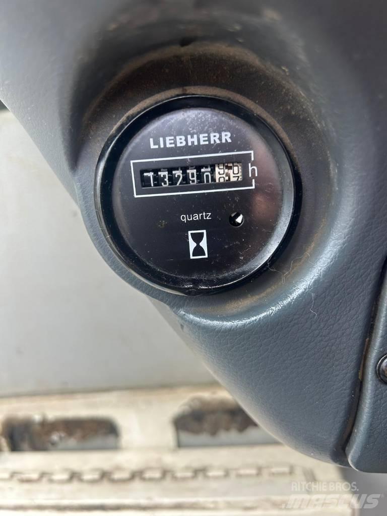 Liebherr 314 Bageri na kotačima