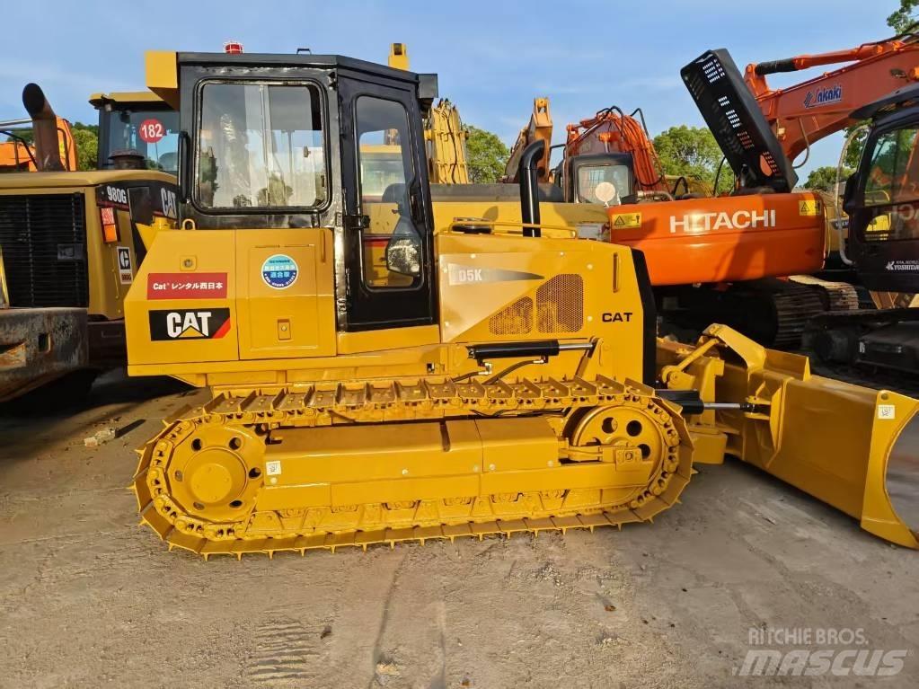 CAT D 5 K Buldožeri gusjeničari
