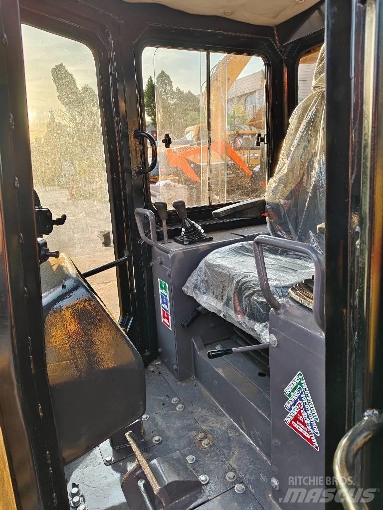 CAT D 5 K Buldožeri gusjeničari