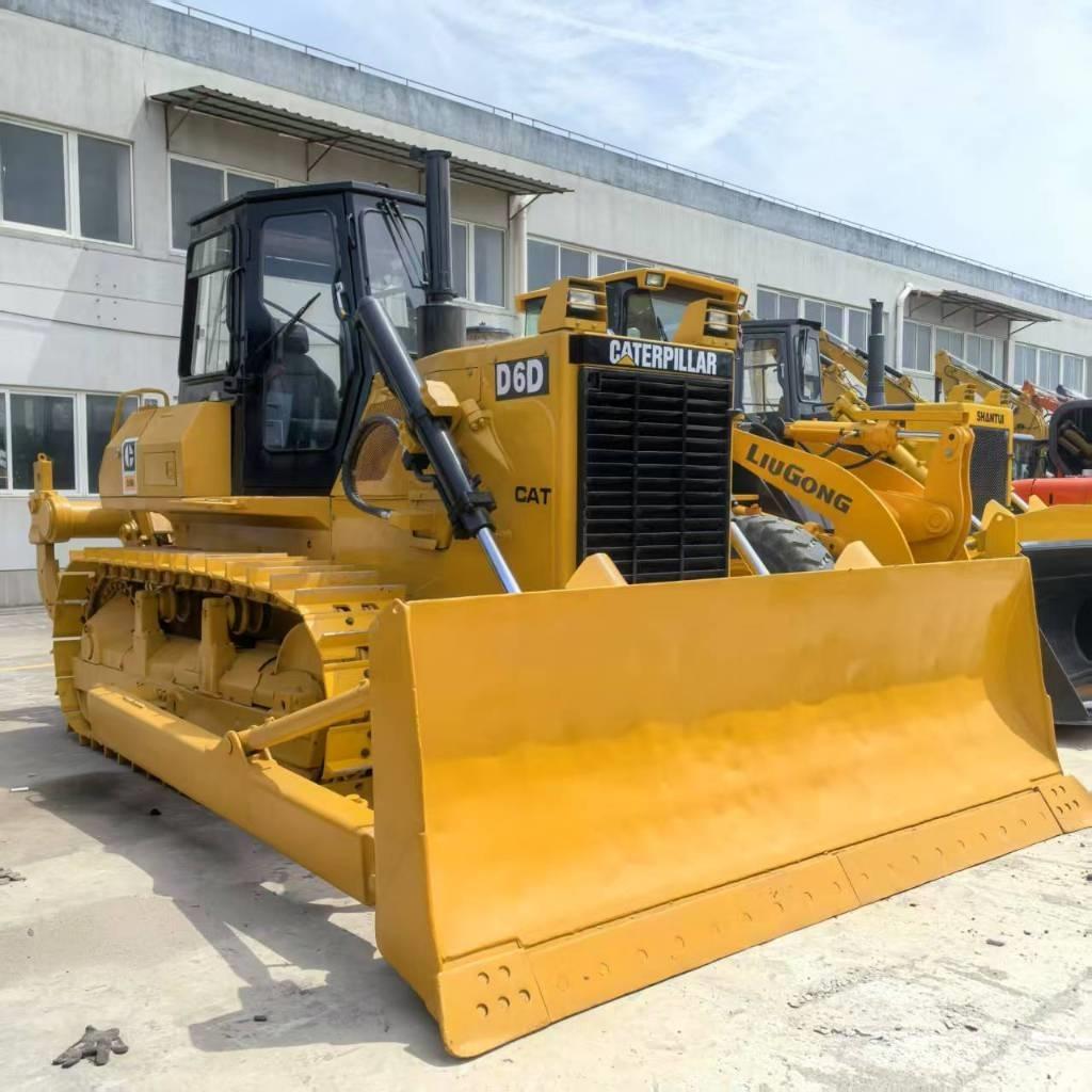 CAT D 6 D Buldožeri gusjeničari
